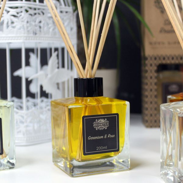 Pure Essentiële Oliën Reed Diffusers - Geranium en Roos - 200ml