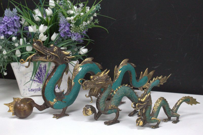 Fengshui - Draak met Bol - Medium - 27cm