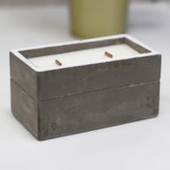 Kaars In Betonnen Pot - Large  - Kruidnagel en Donkere Sandaal