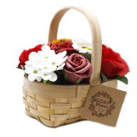 Medium - Zeep Bloemen Boeket in Rieten Mand - Rood