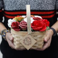 Large - Zeep Bloemen Boeket in Rieten Mand - Lila