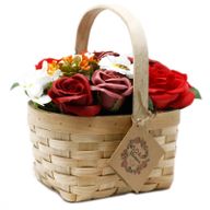 Large - Zeep Bloemen Boeket in Rieten Mand - Rood