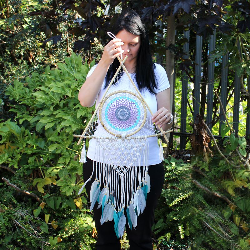 Bescherming Droomvanger - Large - Macrame Piramide Wit / Turkoois