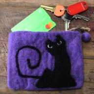 Natuurlijke Vilten Ritstas (assorti) - Zwarte Kat