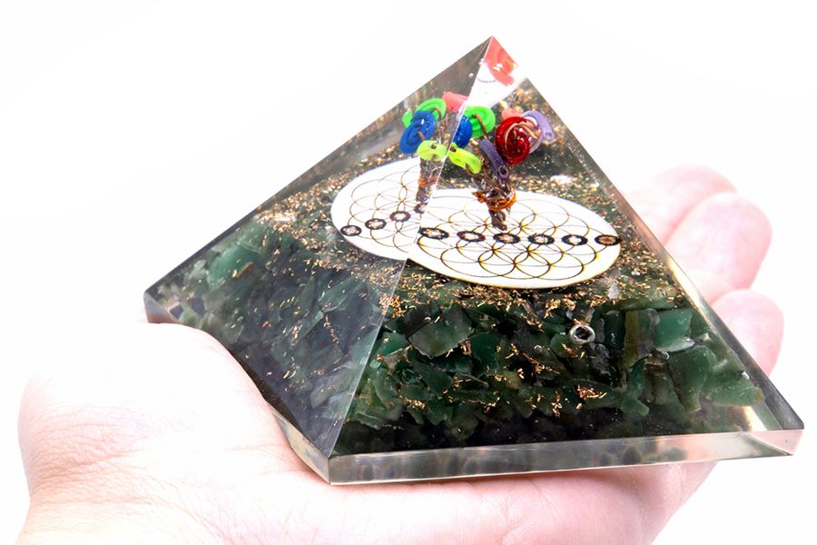 Orgonite Piramide - Large - Groene Aventurijn en Levensbloem