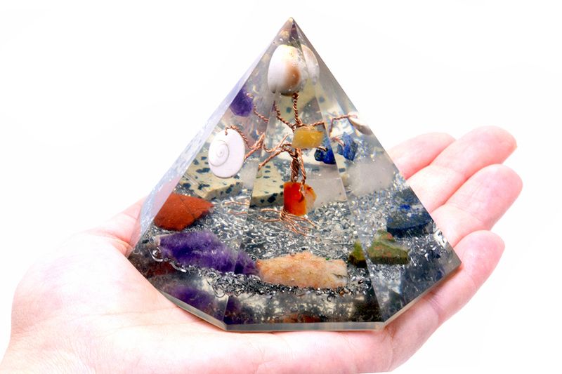 Orgonite 7-zijdige Piramide - 90mm - Edelsteen Wijsheidsboom