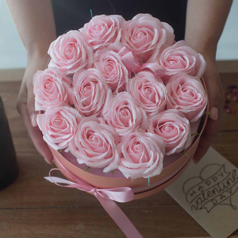 Zeep Bloemen Cadeau Set - 13 Roze Rozen - Hartvorm
