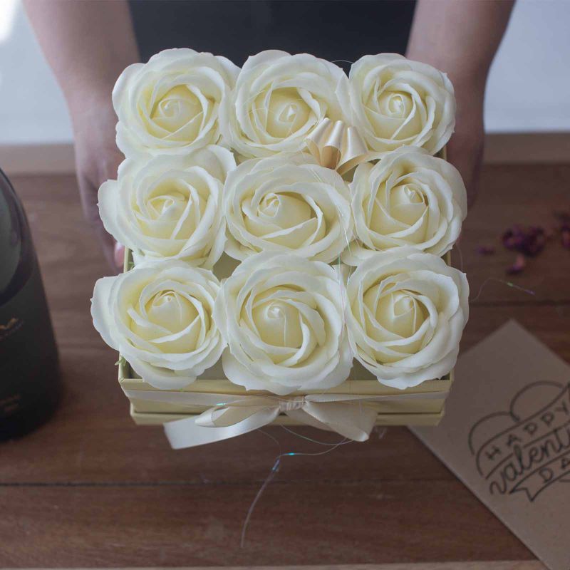 Zeep Bloemen Cadeau Set - 9 Crème Rozen - Vierkant