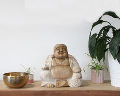Handgesneden Boeddhabeeld - 30cm Happy - Whitewash