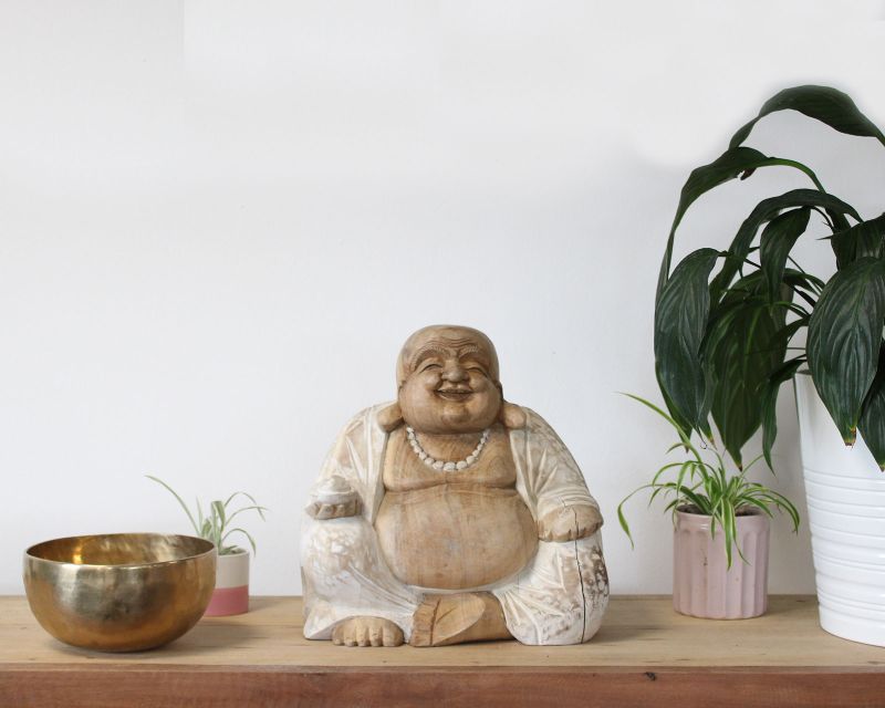 Handgesneden Boeddhabeeld - 30cm Happy - Whitewash