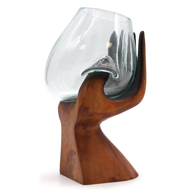 Gesmolten Glas op Gekerfd Hand
