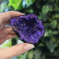 Gekleurde Calciet Geodes - Zwart Gesteente - Blauw