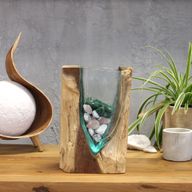 Gesmolten Glazen V-vormige Kunstvaas op Hout