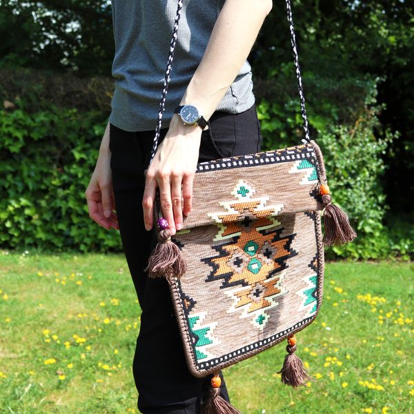 Beige Kelim Messenger festivaltas