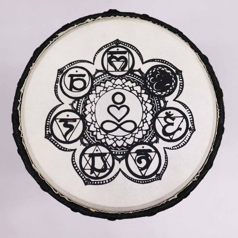 Chakra Djembe met Brede Bovenkant – 30 cm