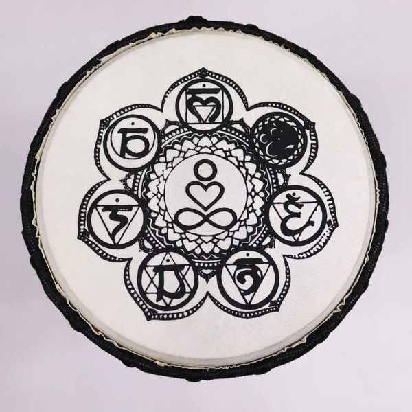 Chakra Djembe met Brede Bovenkant – 30 cm