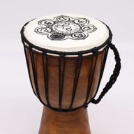 Chakra Djembe met Brede Bovenkant – 30 cm