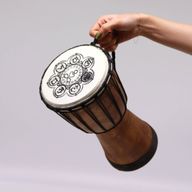 Chakra Djembe met Brede Bovenkant – 30 cm