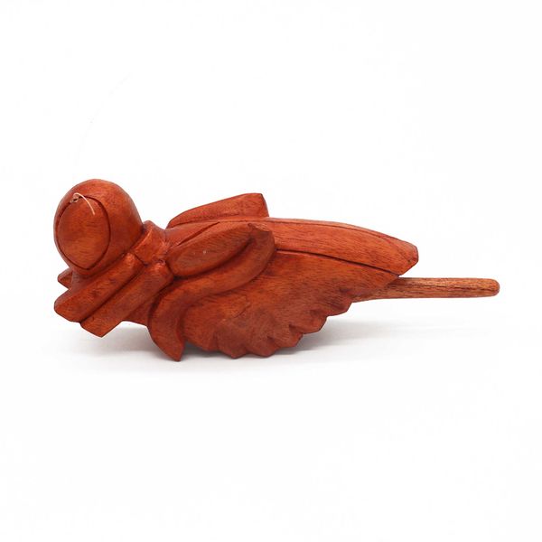 Tjirpende houten sprinkhaan