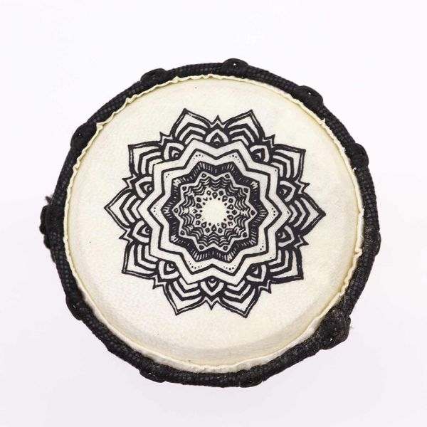 Mandala Djembe met Brede Bovenkant – 15 cm