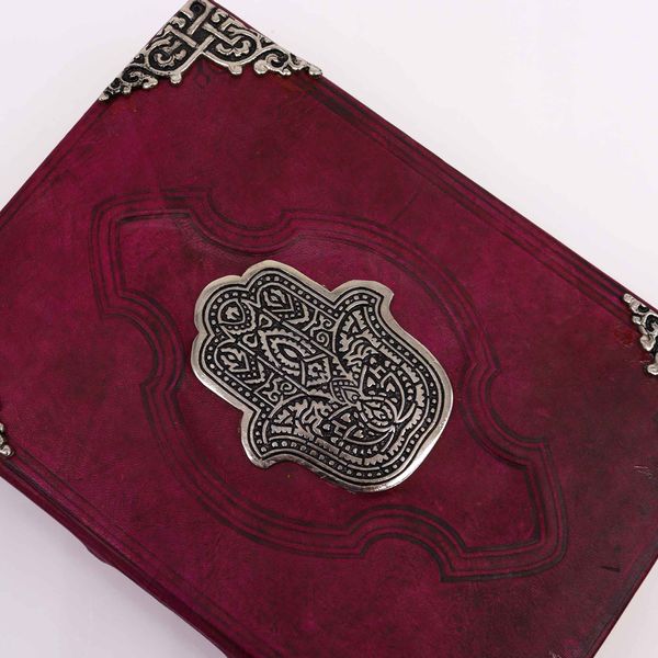 Stevig Roodbruin Boek - Zinken Hamsa Decoratie - 200 Pagina's met Ruwe Randen - 26x18cm