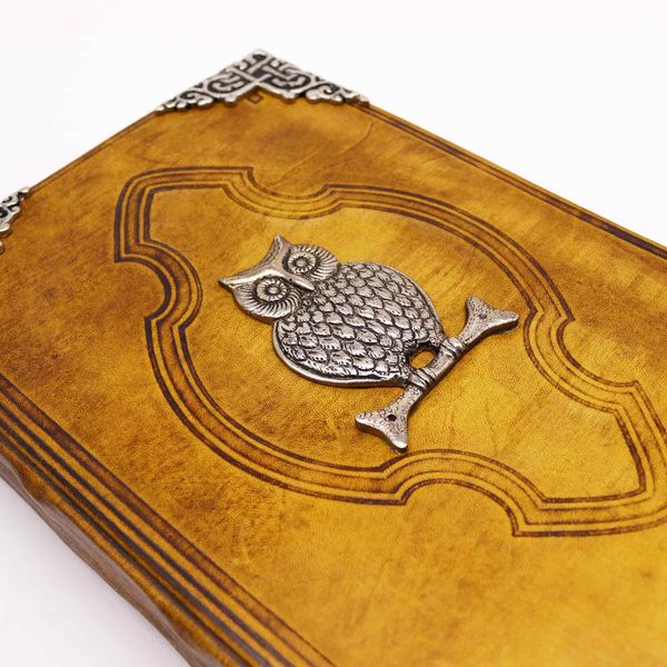 Stevig Koffiebruin Boek - Zinken Uil Decoratie - 200 Pagina's met Ruwe Randen - 26x18cm