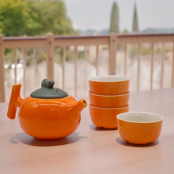 Kruidige Oranje Theeset - Theepot & Vier Kopjes