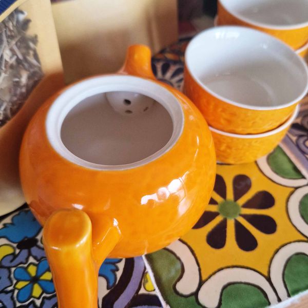 Kruidige Oranje Theeset - Theepot & Vier Kopjes
