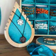 Kleine Druppelvormige Ketting Display 19x13cm