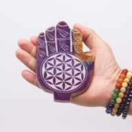 Speksteen Med Hamsa Wierookhouder 13x9cm - Bloem des Levens