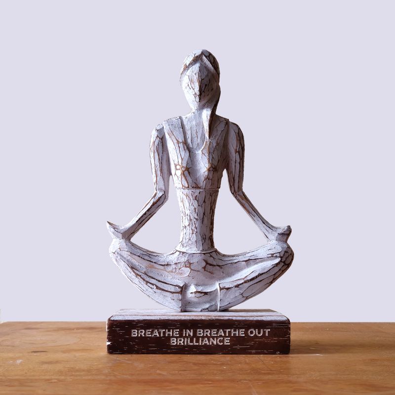 Houten Yoga Dame - Whitewash - Gemakkelijke Houding