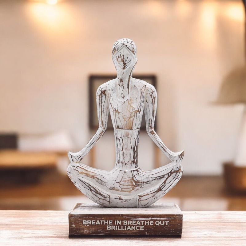 Houten Yoga Dame - Whitewash - Gemakkelijke Houding