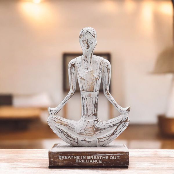 Houten Yoga Dame - Whitewash - Gemakkelijke Houding