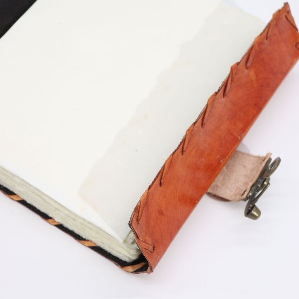 Lichtbruin Tan Boek - Oog van het Kwaad Decor