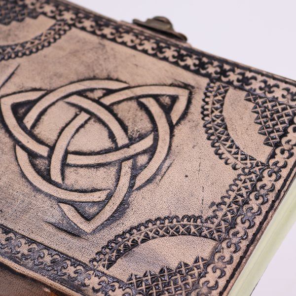 Cirkel Triquetra - Esoterisch Notitieboek - Roodbruin