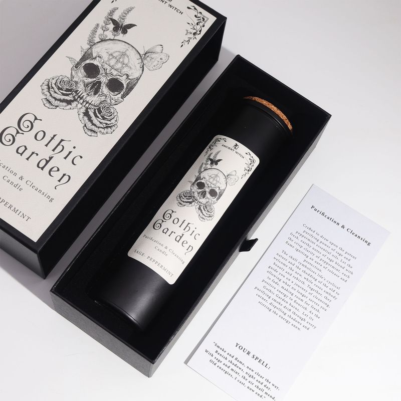Gothic Garden zwarte kaars met kurkdeksel in zijn geschenkdoos