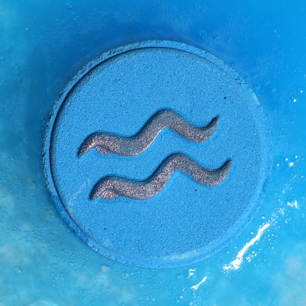 Doos met 2 Dierenriem Badbruisballen met Horoscoop - Waterman