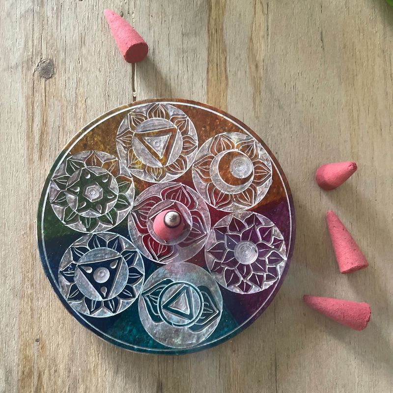 Zeepstenen Schijf Wierookhouder 10cm - Zeven Chakra