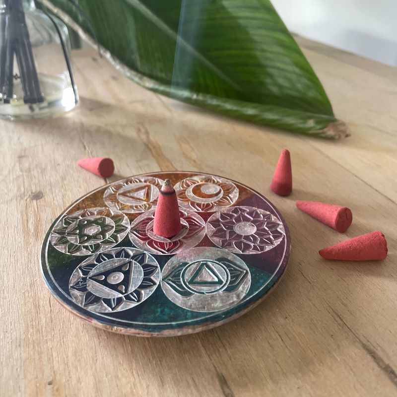 Zeepstenen Schijf Wierookhouder 10cm - Zeven Chakra