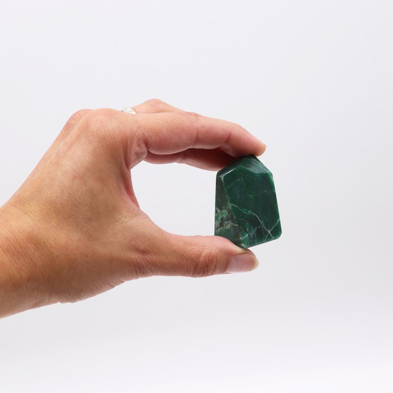 Bulk Edelsteenpunten ca. 6 cm (0,5 KG) – Indiase Jade (ca. 8 stuks)