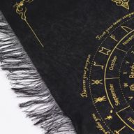 Zonnegezicht – Pendel Waarzegdoek – Zwart & Goud