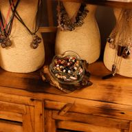 Gesmolten Glas Golvende Kom op Hout