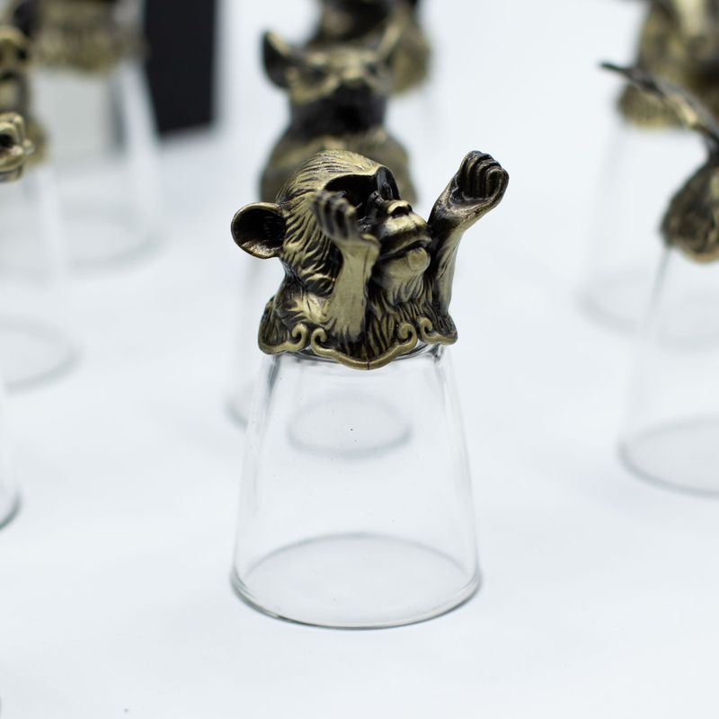 Ondersteboven Shotglazen (25 ml) – Chinese Dierenriemwezens – Antiek Brons