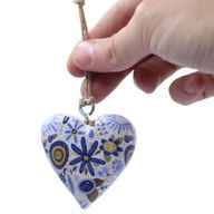 Grote Decoratieve Houten Harten – Blauwe Bloem (50) – in Displaypot