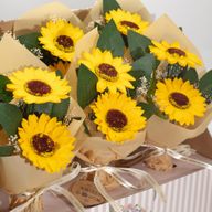 Verkoopklare Zeepbloemen – Boeket met Twee Zonnebloemen