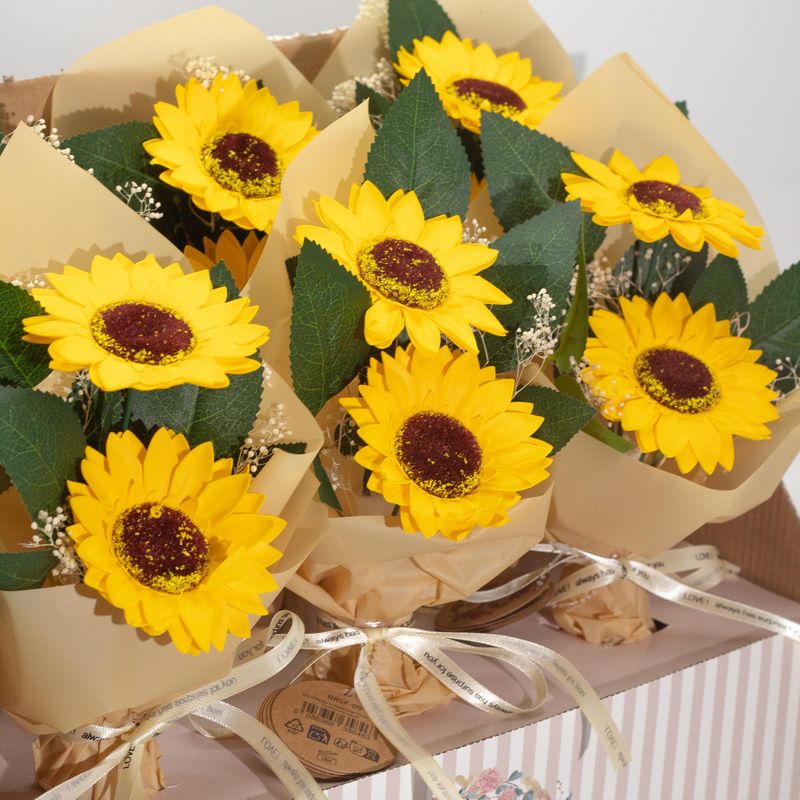 Verkoopklare Zeepbloemen – Boeket met Twee Zonnebloemen