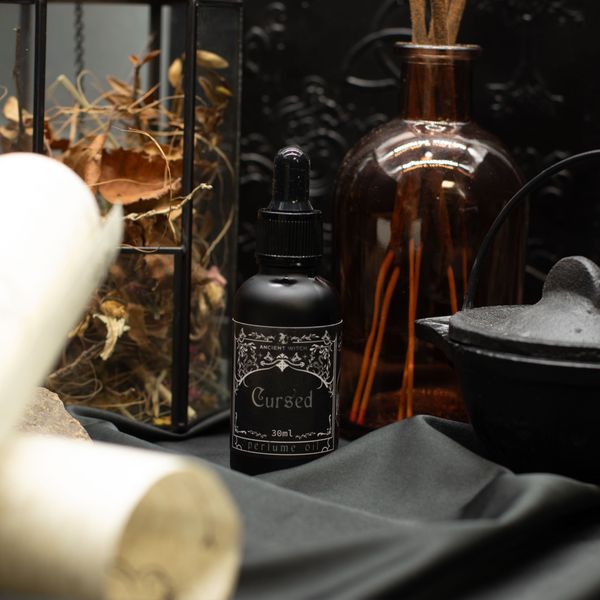 Ancient Witch Parfumolie – Vervloekt