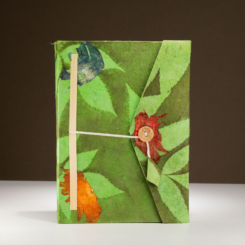 Grote Lokta Bloemen Notitieboek (21×15 cm, 45 blz) – Mosgroen