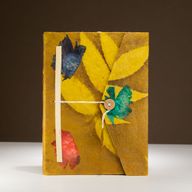 Grote Lokta Bloemen Notitieboek (21×15 cm, 45 blz) – Mosterdbruin