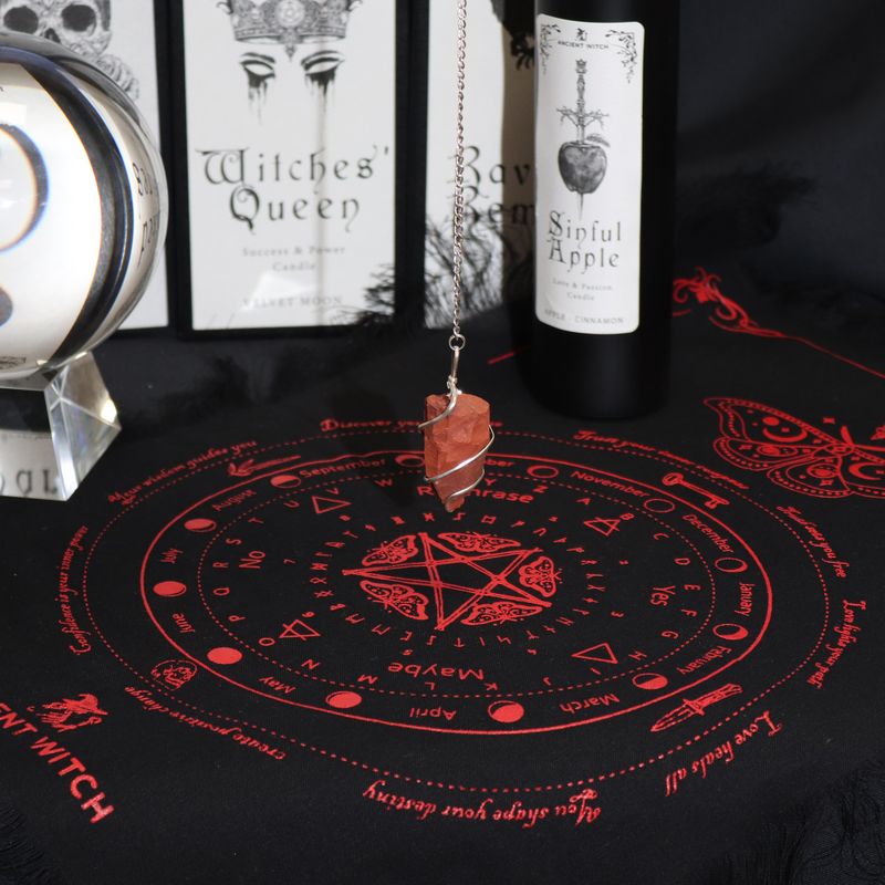 Mystieke Mot – Pendel Waarzegdoek – Zwart & Bloedrood